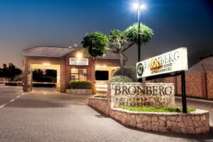 Ground floor with Garden 1-Bedroom Apartment in Secure Bronberg Retirement Estate